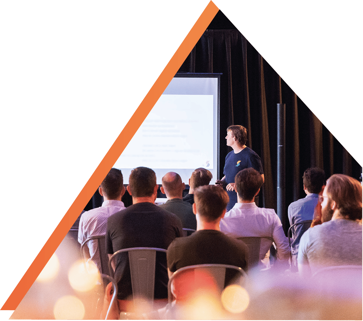 Speaker giving a presentation to a seated audience during a professional event organized by Sirus.