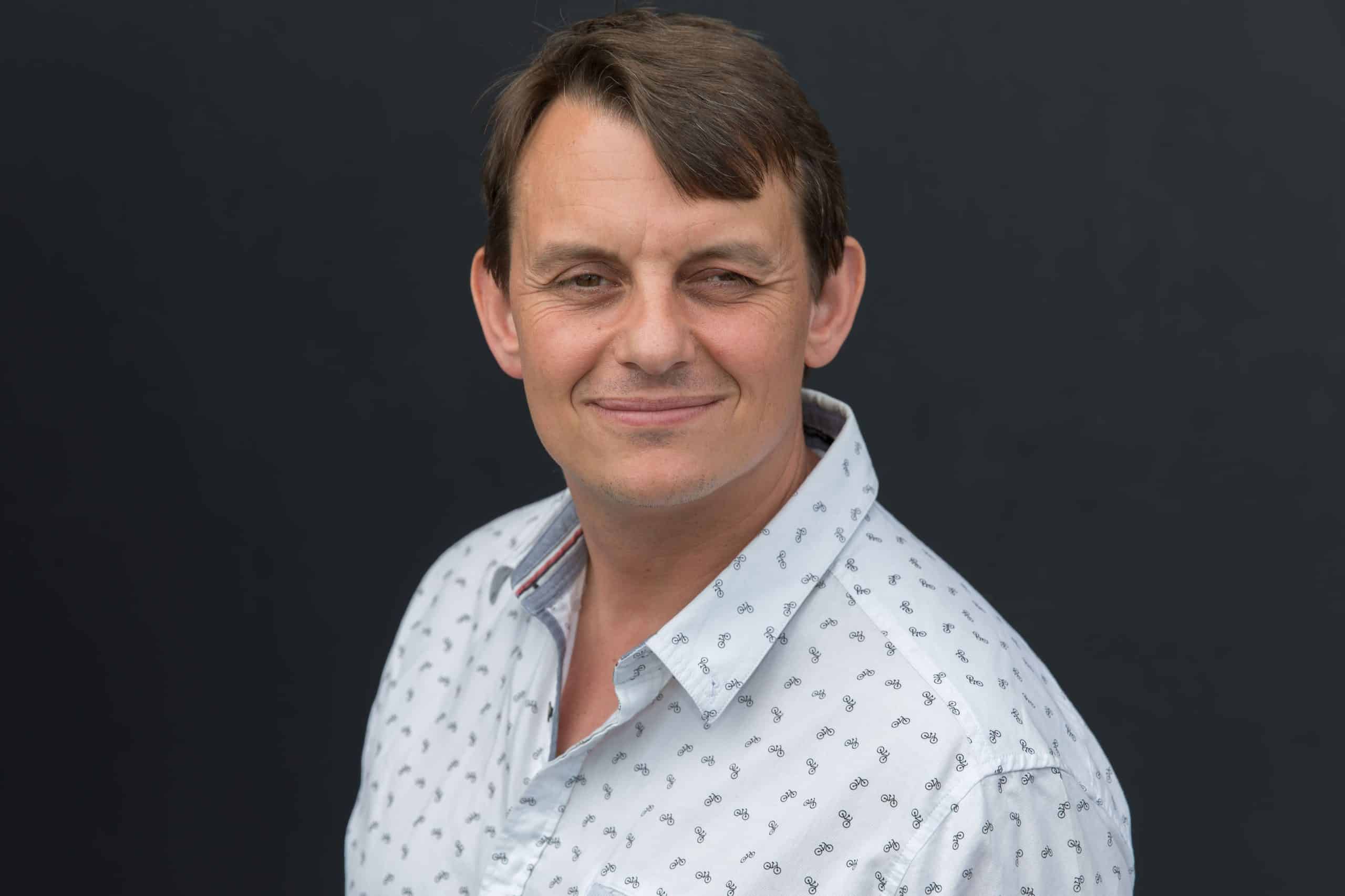 Portrait of Sirus CEO Gert De Tant, emphasizing the expertise and client-focused approach of the team.