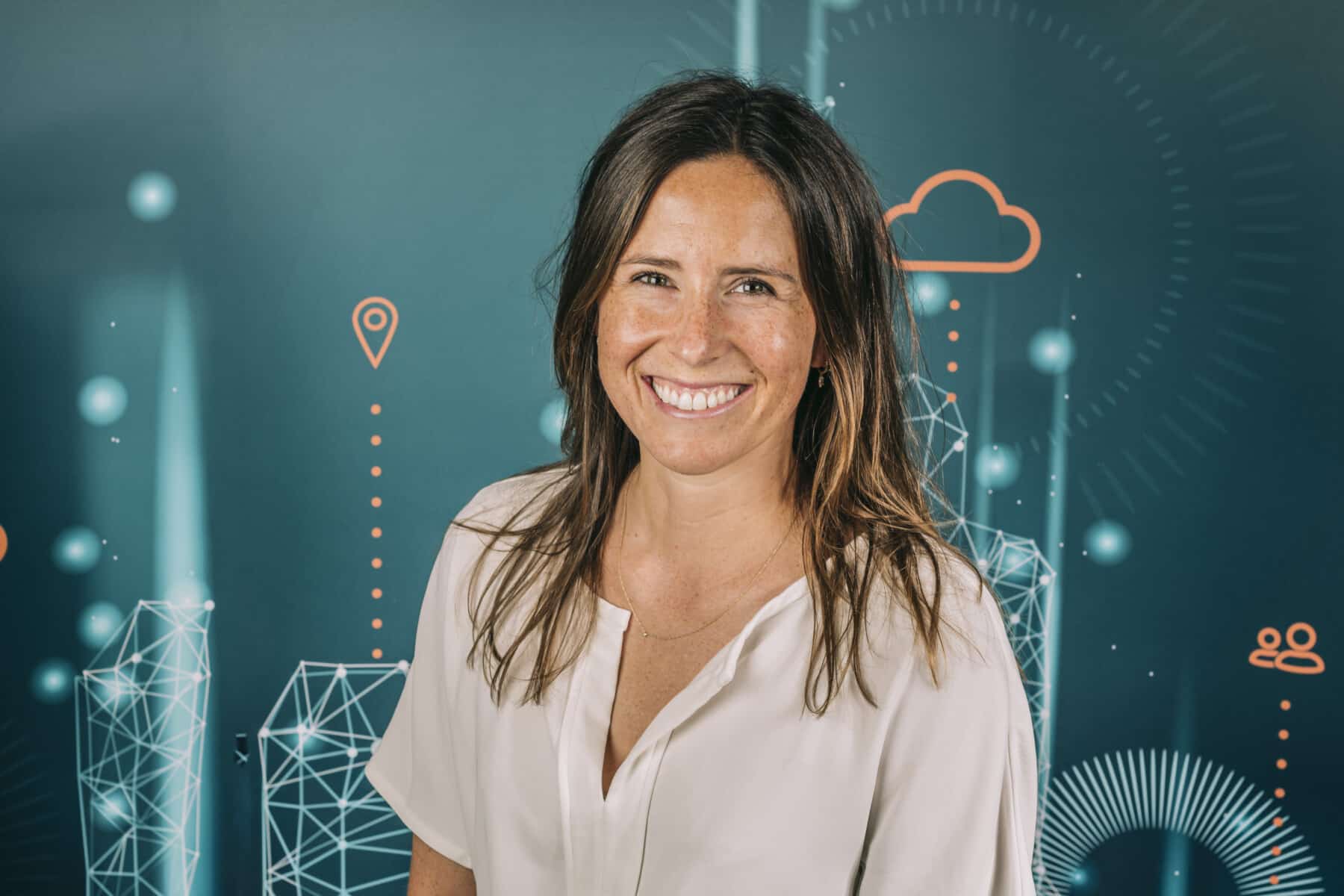 Portret van Zuzanna Van De Wouwer, HR en Happiness Officer bij Sirus, die een cruciale rol speelt in het rekruteringsproces.